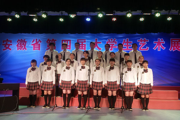 毛主席》 二胡合奏《江南春色》 并希望同学们在校期间除了认真完
