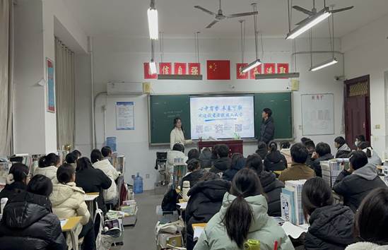 8、王佳美同学参加“我把安理带回家”高中母校宣讲活动